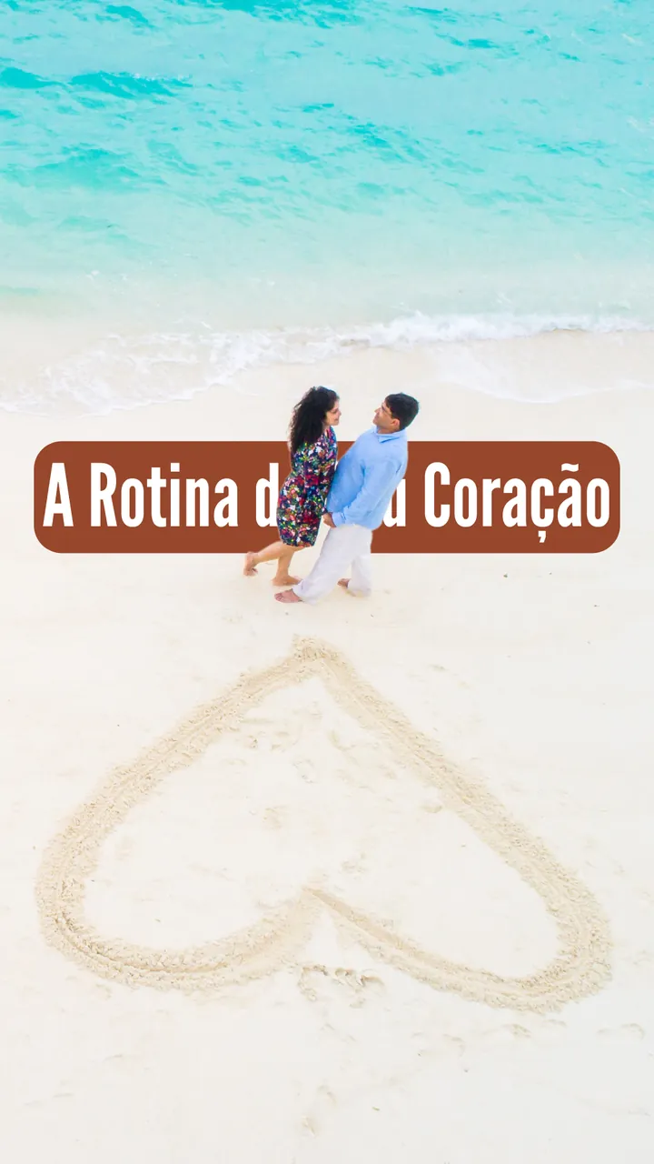 Capa do episódio A Rotina do Coração, do Ouviremos, com um casal caminhando na praia ao lado de um coração desenhado na areia